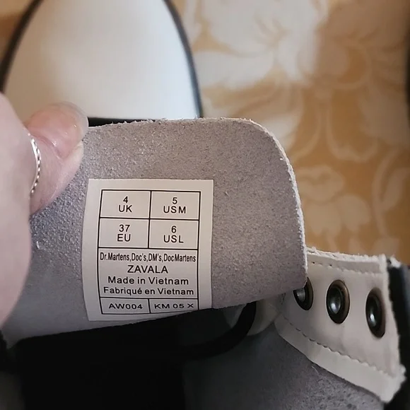 Womans Dr. Airwait Martens NWOT - Picture 6 of 13